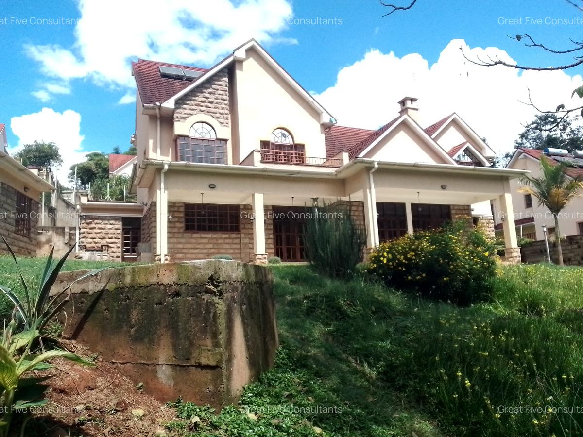 4 Bed Villa with En Suite in Rosslyn - 2