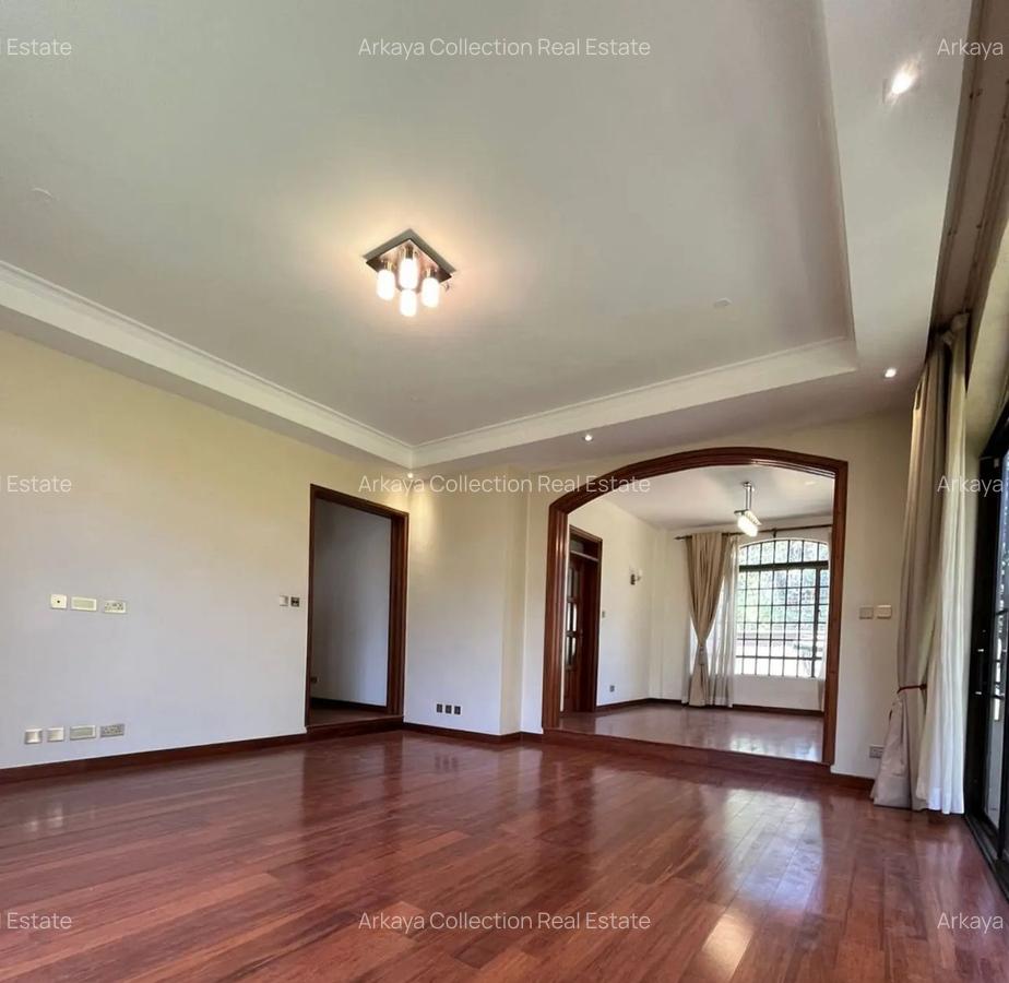 5 Bed House with En Suite in Lavington - 2