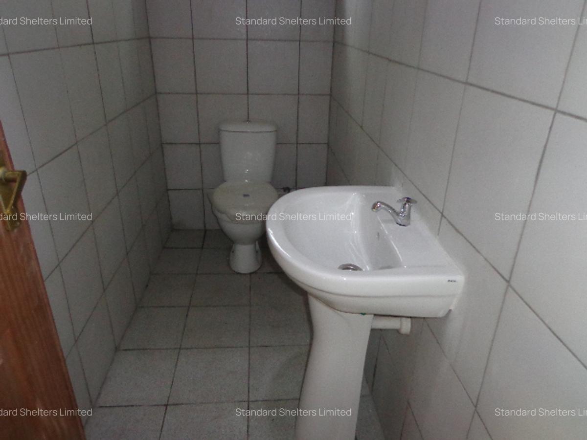 7,089 ft² Warehouse with Parking in Industrial Area - 14