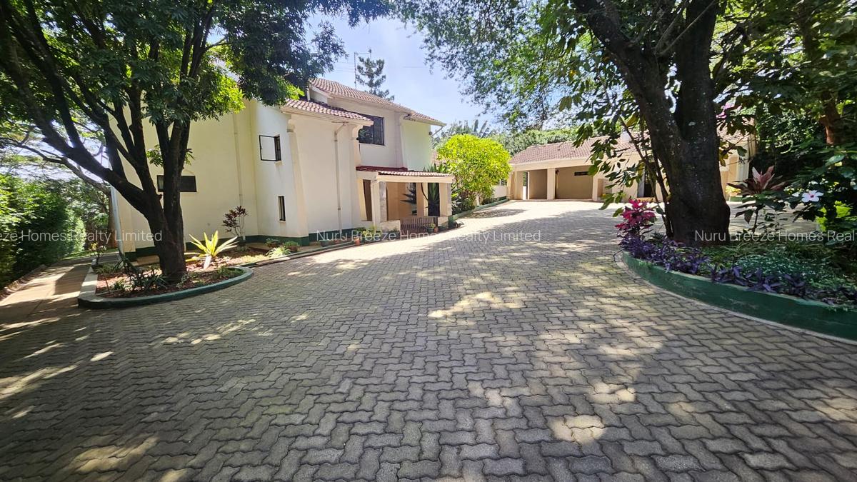 5 Bed House with En Suite in Runda - 19