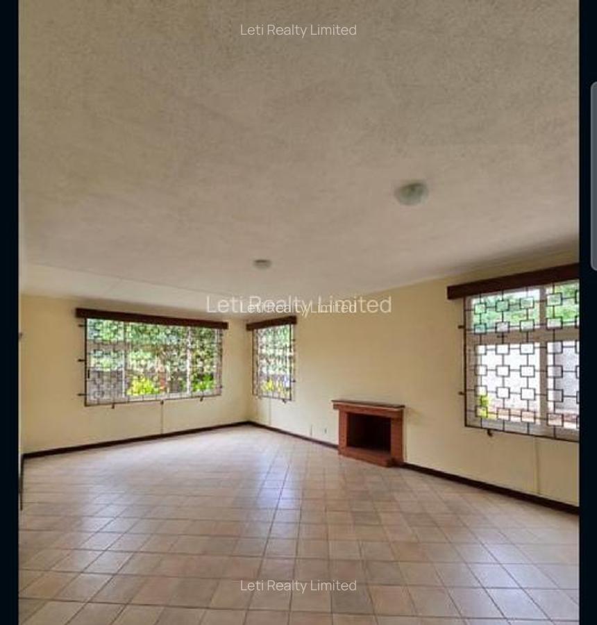 5 Bed Townhouse with En Suite in Lavington - 2