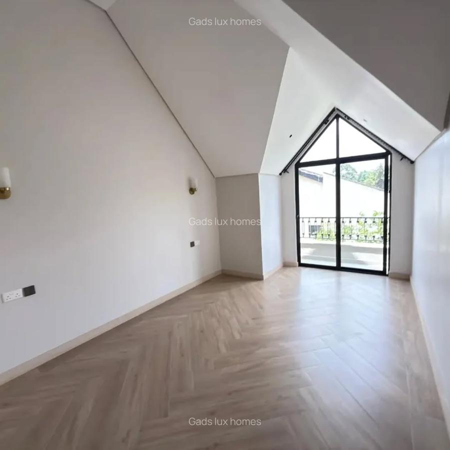 6 Bed Villa with En Suite at Lavington - 12