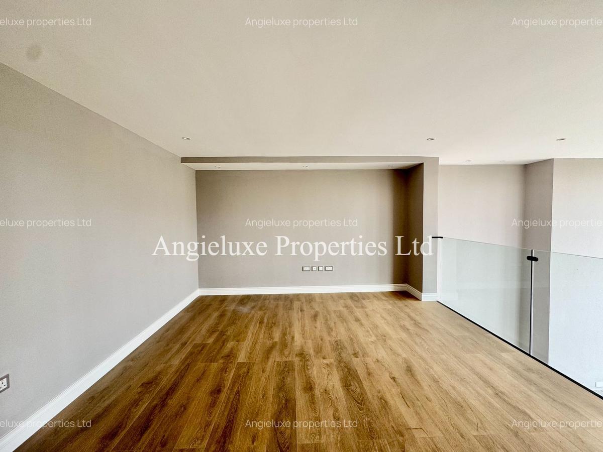 5 Bed Townhouse with En Suite at Runda - 12