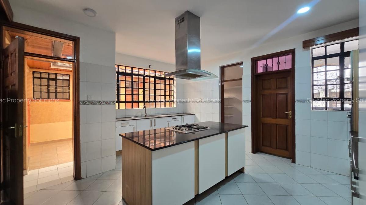 5 Bed House with En Suite in Lavington - 16
