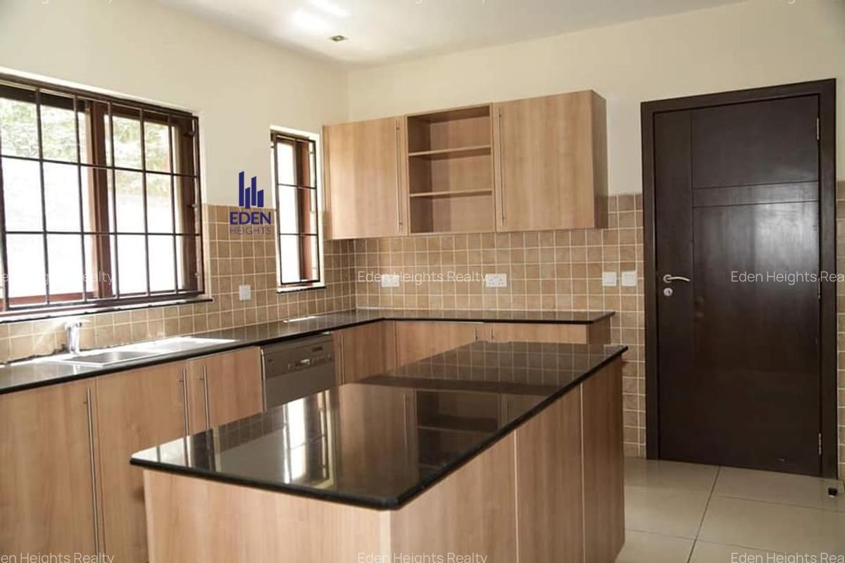 3 Bed Apartment with En Suite in Riverside - 8