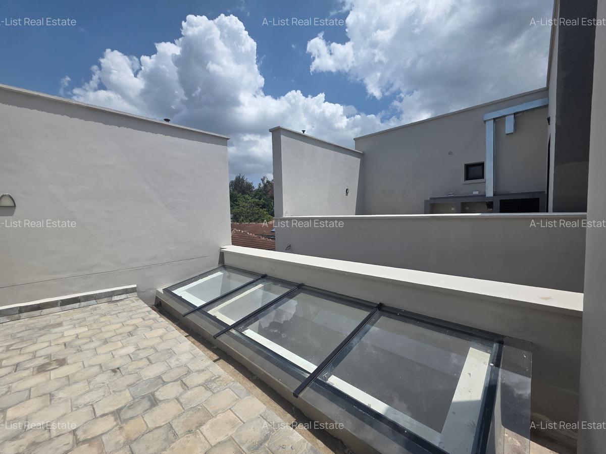 5 Bed Villa with En Suite at Grevilia Grove - 16