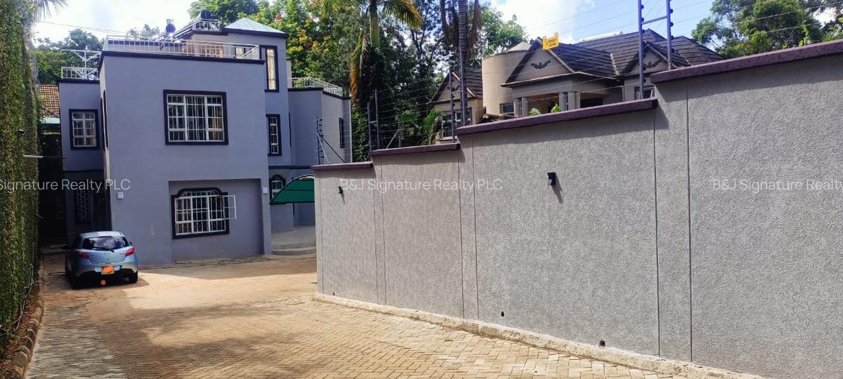 4 Bed Villa with En Suite in Spring Valley - 1