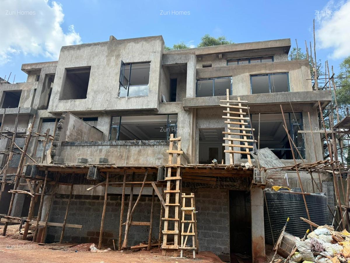 5 Bed Townhouse with En Suite in Lavington - 3