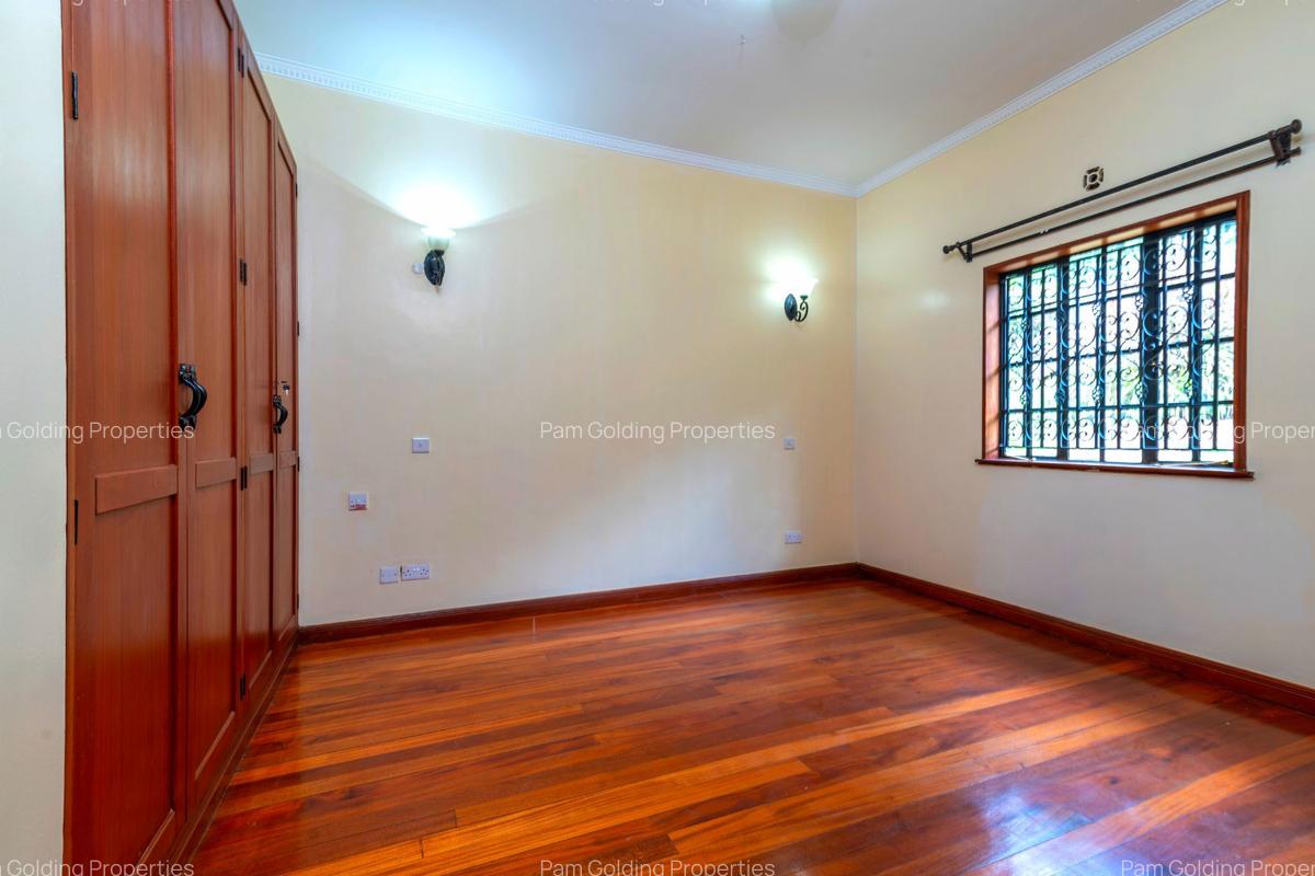 6 Bed House with En Suite in Karen - 18