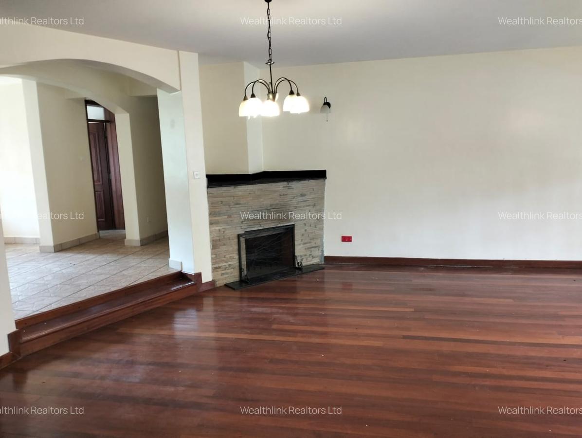 4 Bed Townhouse with En Suite at Lonetree - 13