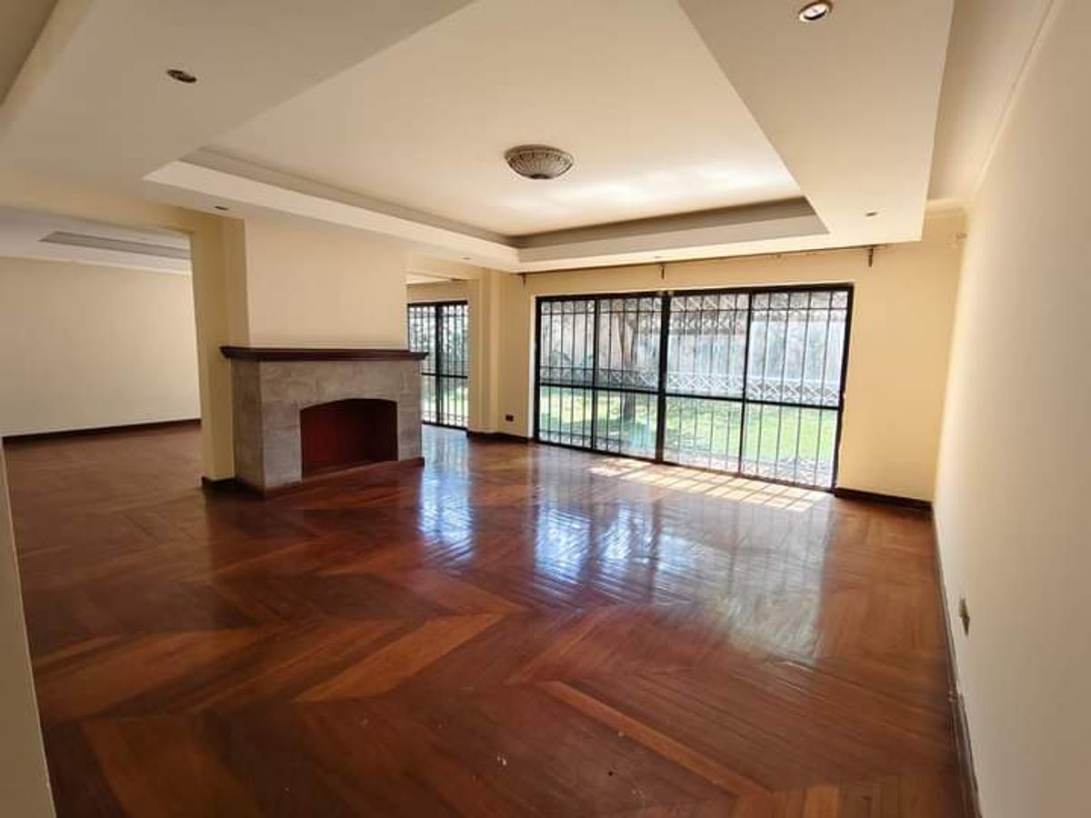 5 Bed Townhouse with En Suite at Lavington - 15