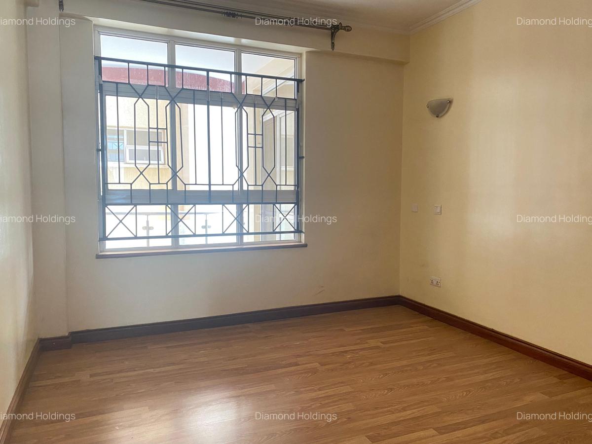4 Bed Apartment with En Suite at Parklands - 6