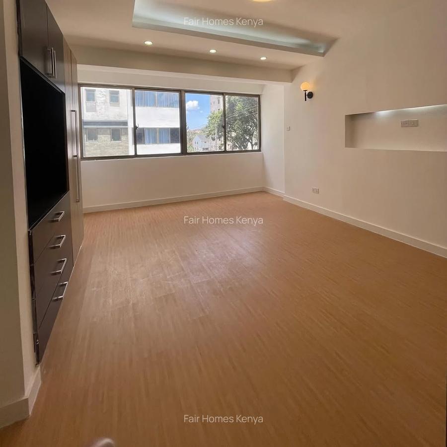 3 Bed Apartment with En Suite at Hatheru Road - 8