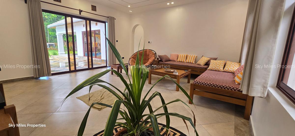 3 Bed Villa with En Suite at La-Marina - 12