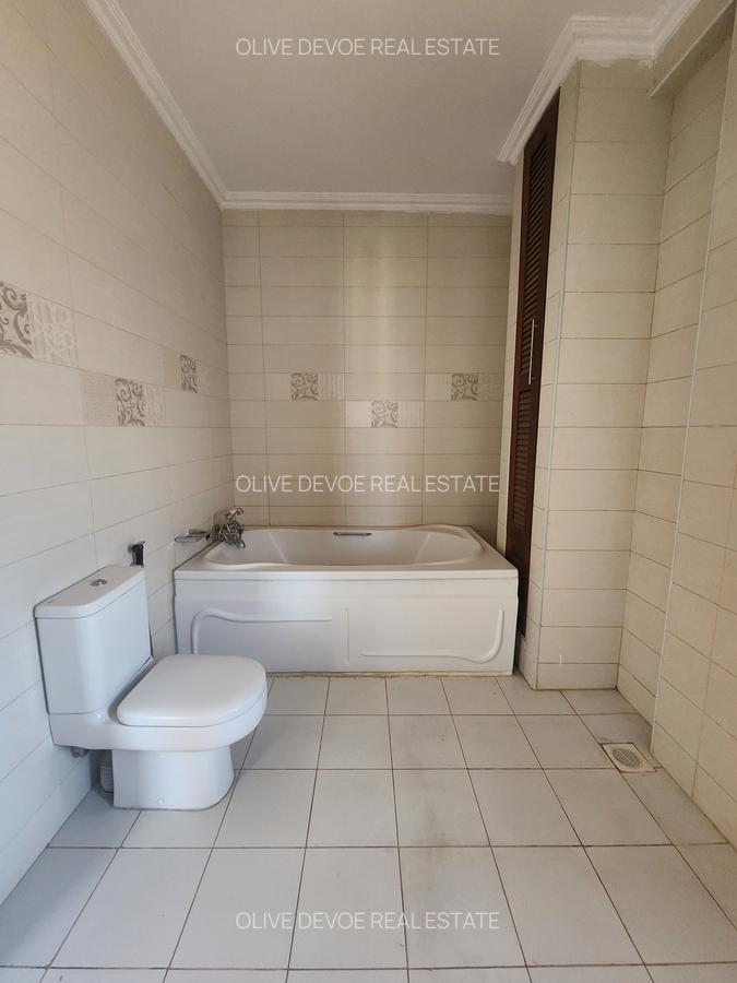 5 Bed Townhouse with En Suite in Lavington - 9