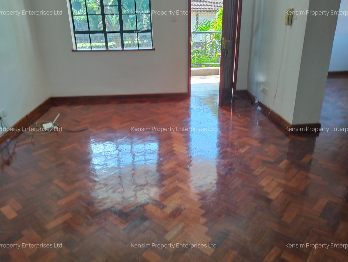 4 Bed Townhouse with En Suite in Kitisuru - 16