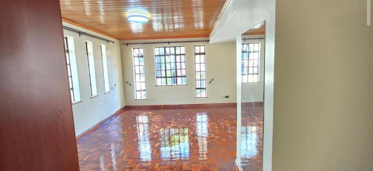 5 Bed Townhouse with En Suite in Lavington - 12