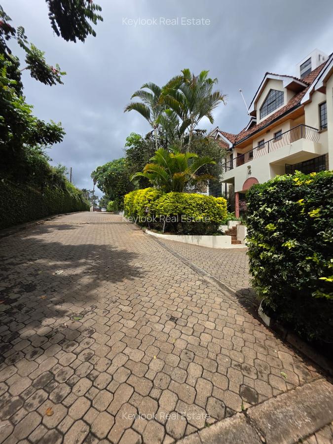 5 Bed Townhouse with En Suite at Lavington - 4