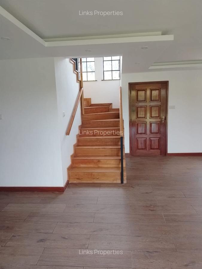 4 Bed Townhouse with En Suite at Kerarapon Drive - 9