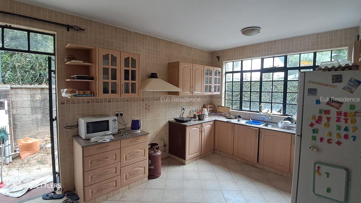 4 Bed Townhouse with En Suite at James Gichuru - 19