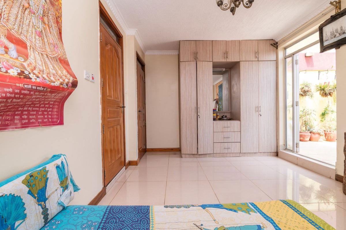 3 Bed Apartment with En Suite in Parklands - 8