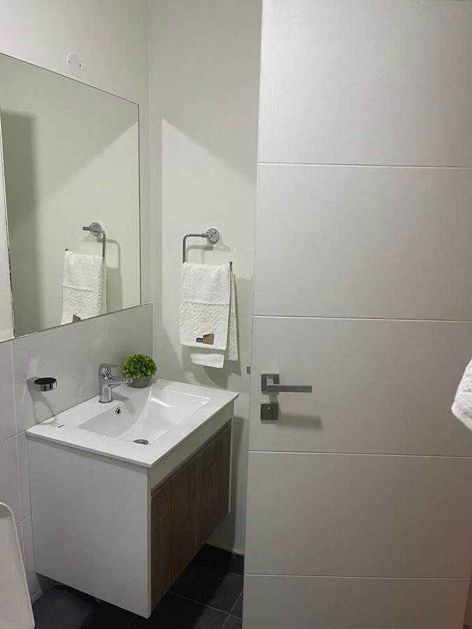 Serviced 2 Bed Apartment with En Suite in Garden Estate - 14