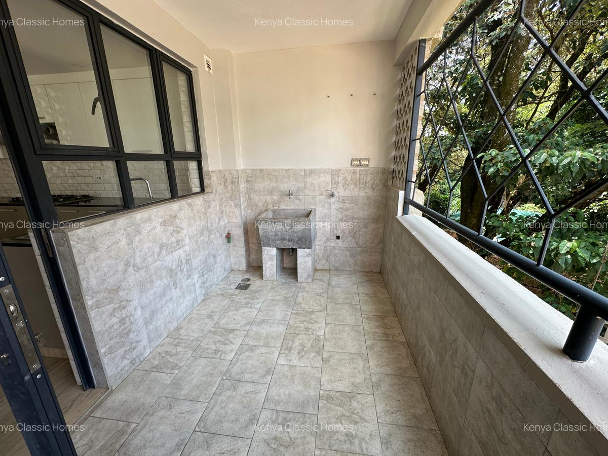 3 Bed Apartment with En Suite at Lavington - 6