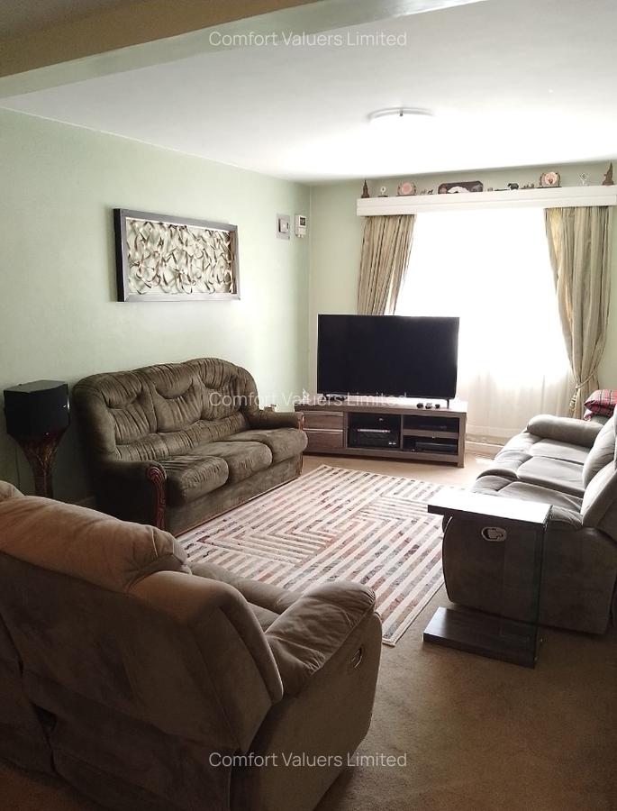 5 Bed House with En Suite at Lavington Green - 3