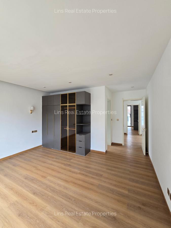 5 Bed Townhouse with En Suite in Lavington - 10