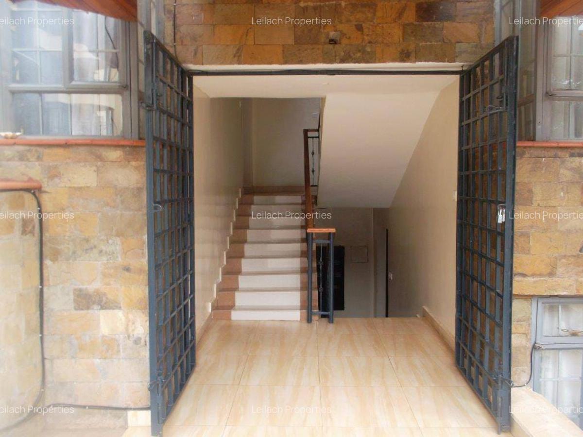 3 Bed Apartment with En Suite in Kilimani - 16