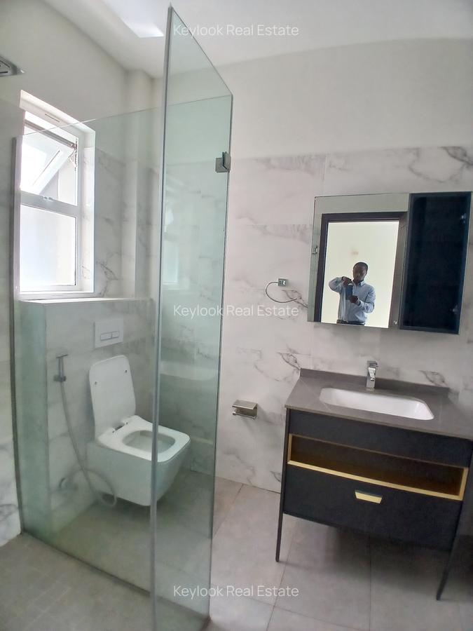 3 Bed Apartment with En Suite at Riverside Drive - 16