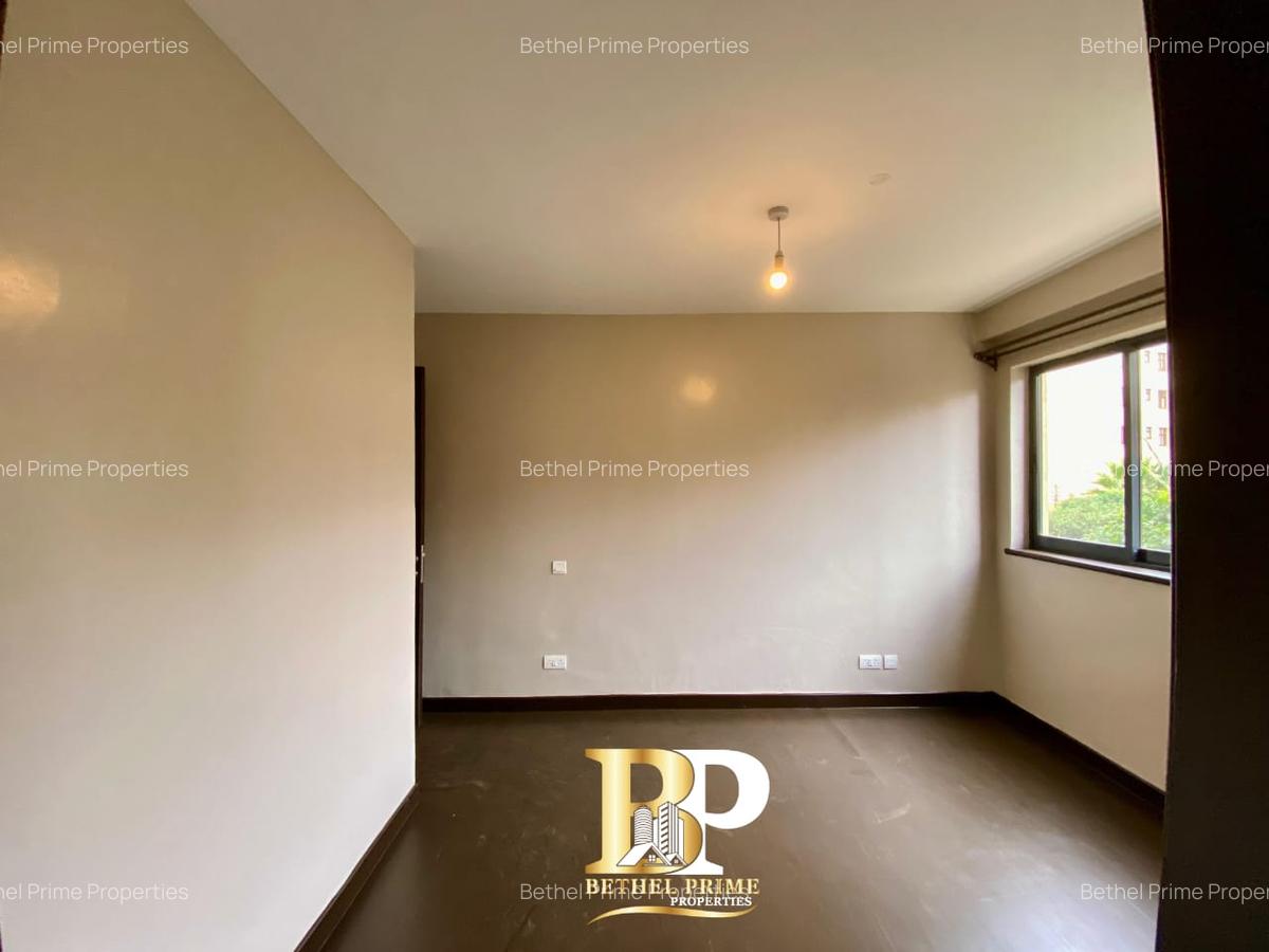 3 Bed Apartment with En Suite in Lavington - 4