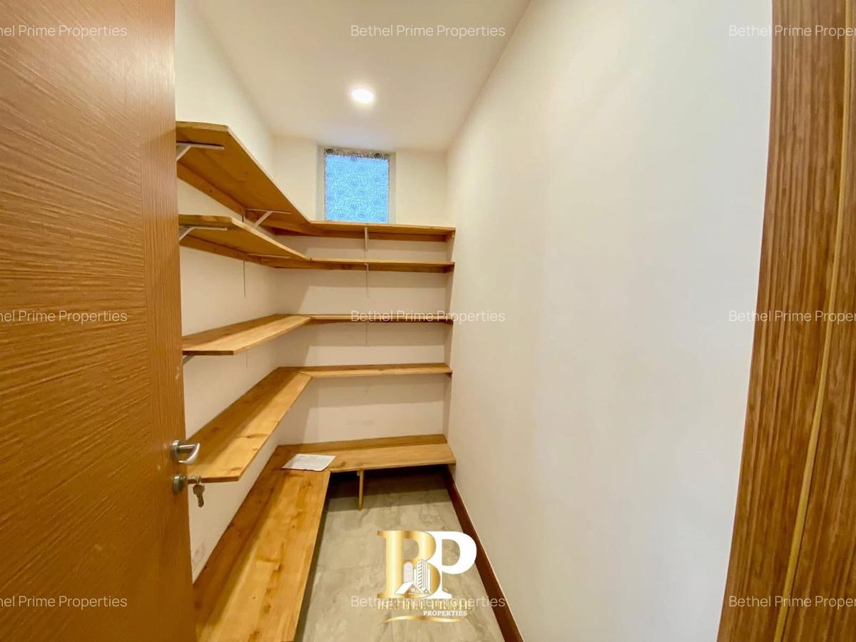 4 Bed Apartment with En Suite in Parklands - 15