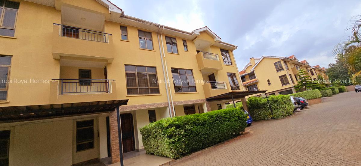 5 Bed Townhouse with En Suite at Lavington Green - 13