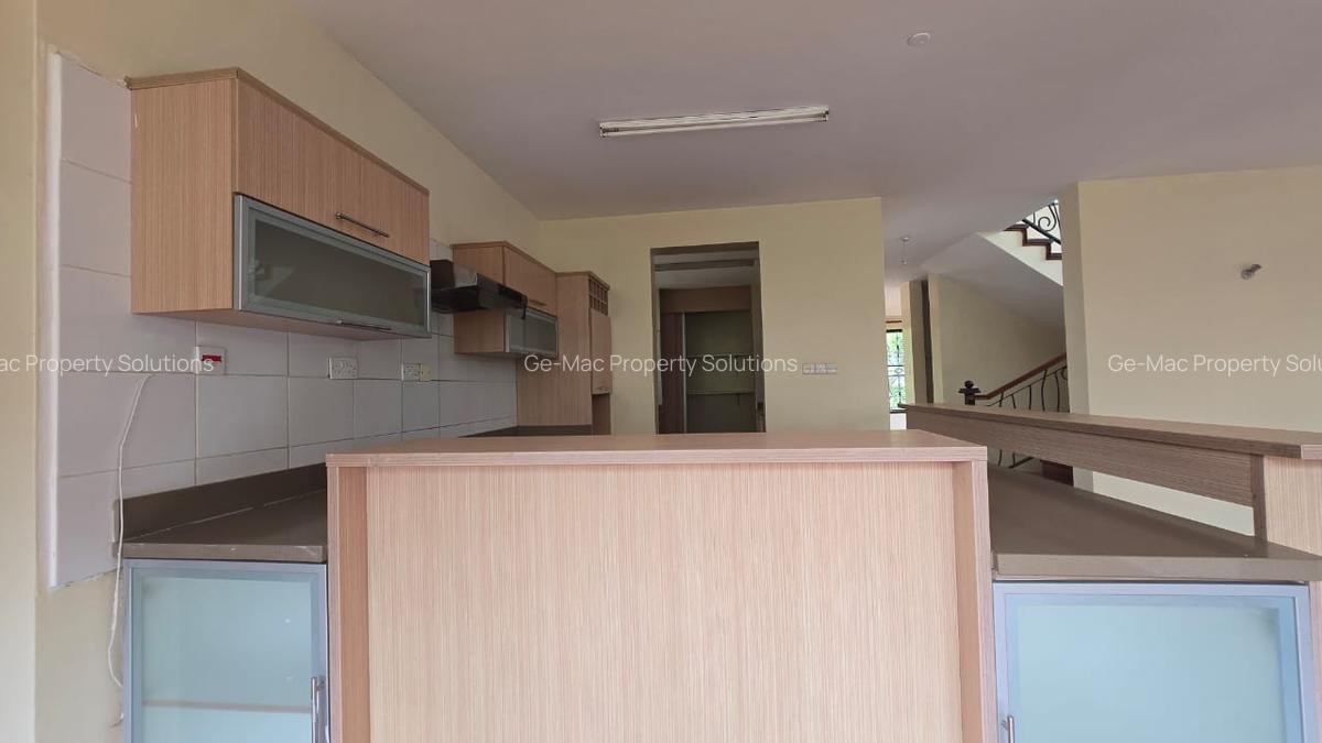 4 Bed House with En Suite in Garden Estate - 19