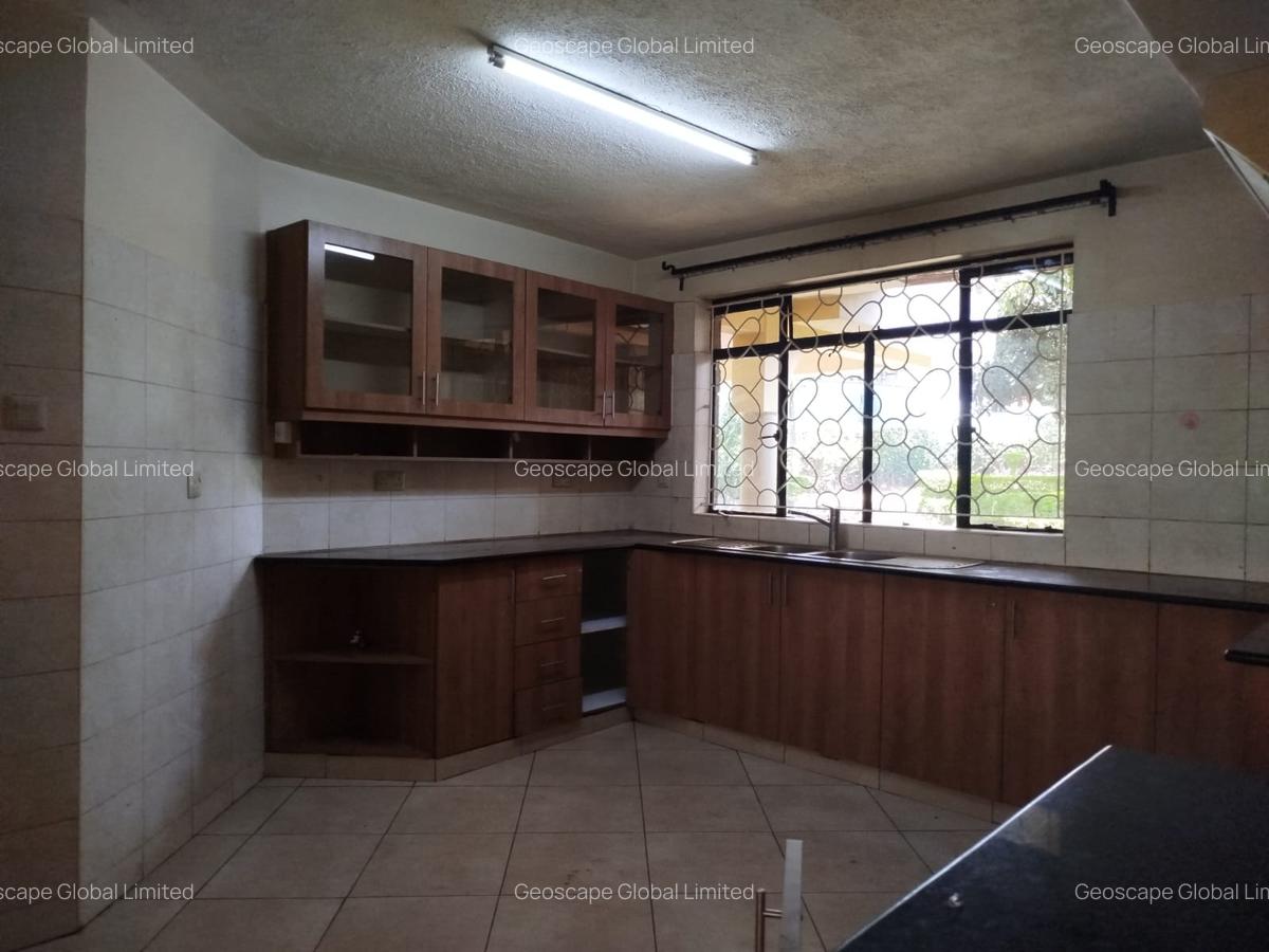 6 Bed House with En Suite in Runda - 13