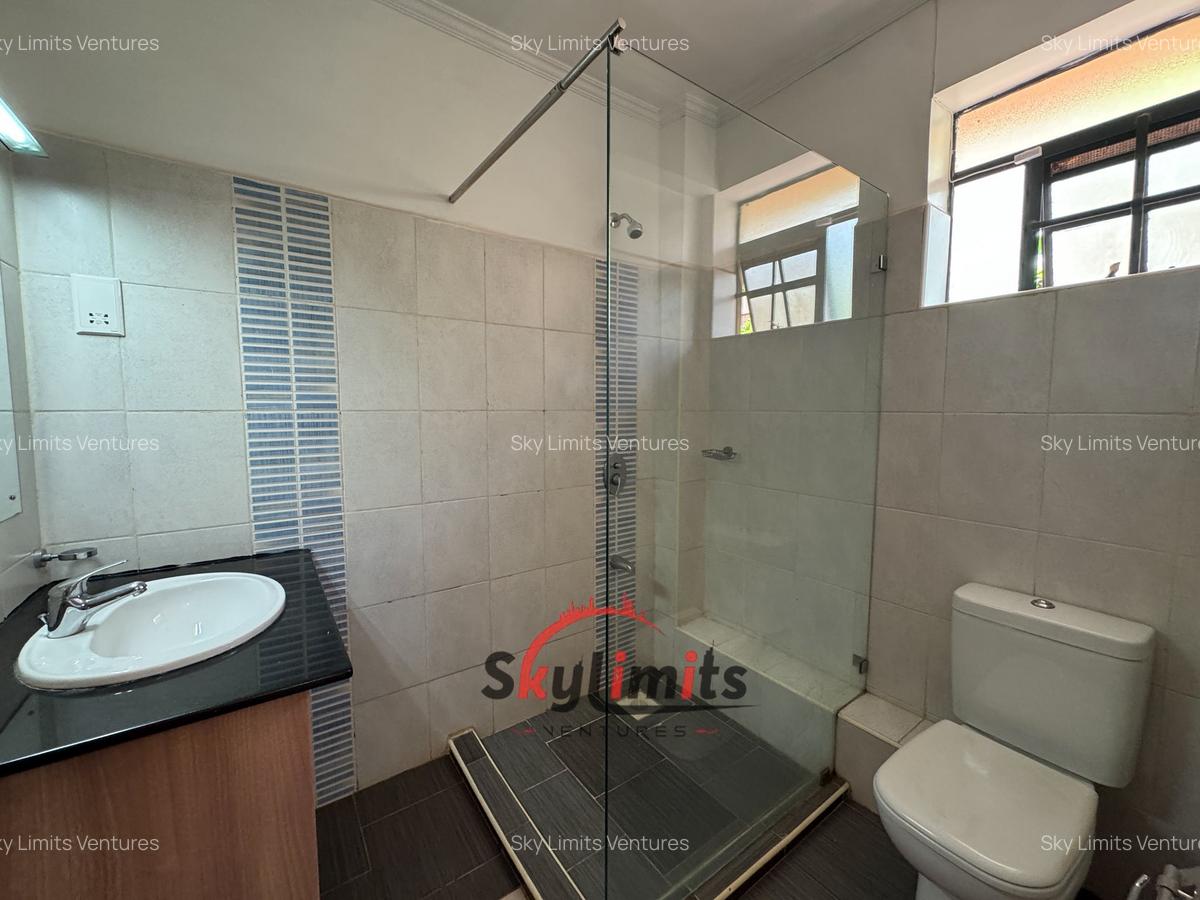 4 Bed Townhouse with En Suite in Kitisuru - 13