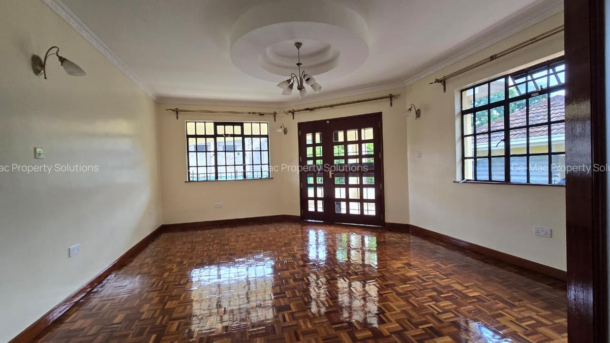 4 Bed House with En Suite in Lavington - 13