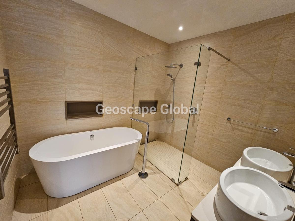 3 Bed Apartment with En Suite in Riverside - 6