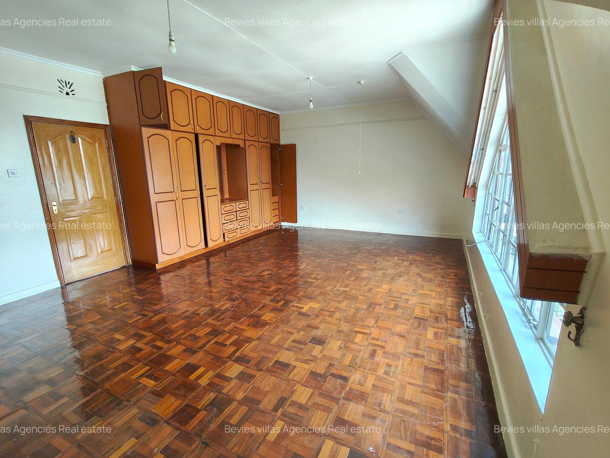 5 Bed Townhouse with En Suite at Brookside - 5