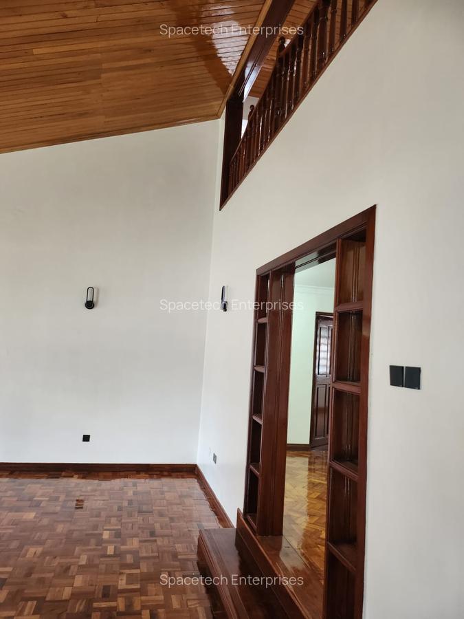 4 Bed House with En Suite in Lavington - 13