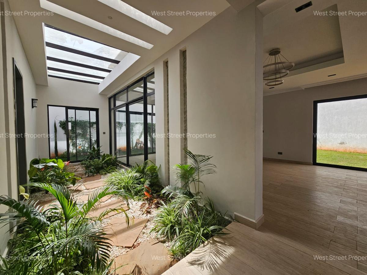 5 Bed Villa with En Suite at Lavington - 16