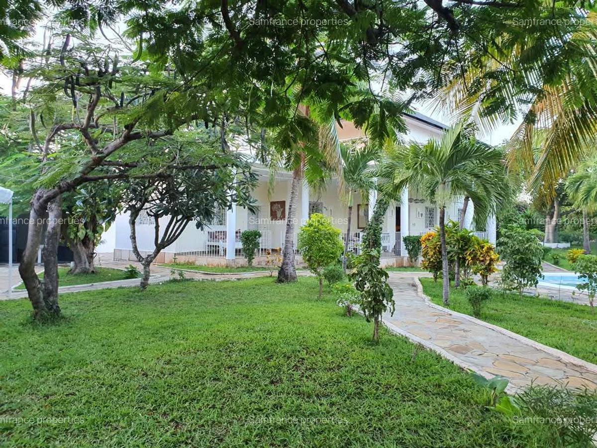 5 Bed House with En Suite at Watamu - 7