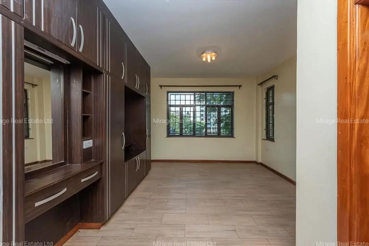3 Bed Apartment with En Suite in Parklands - 7