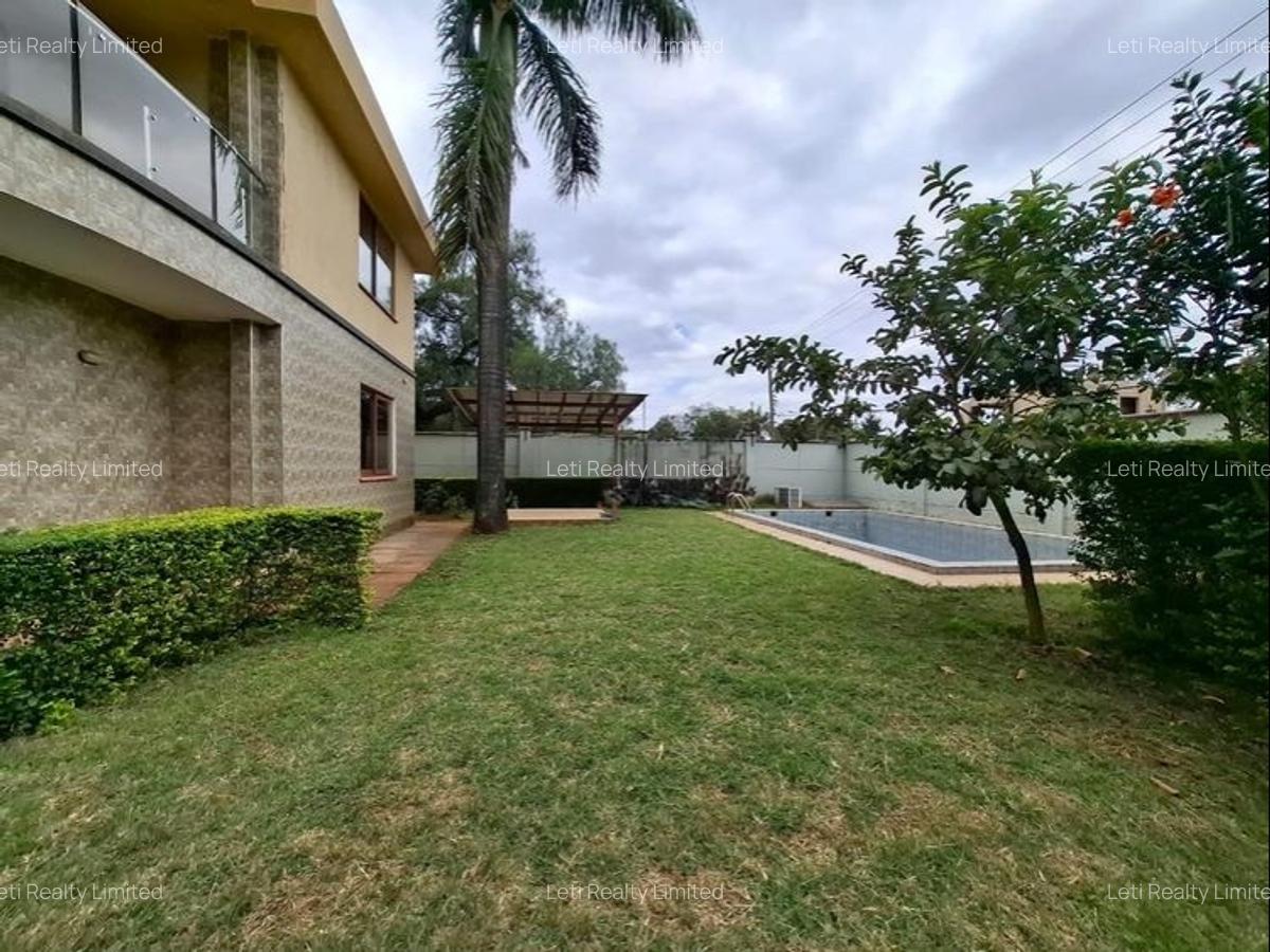 5 Bed Townhouse with En Suite in Lavington - 4