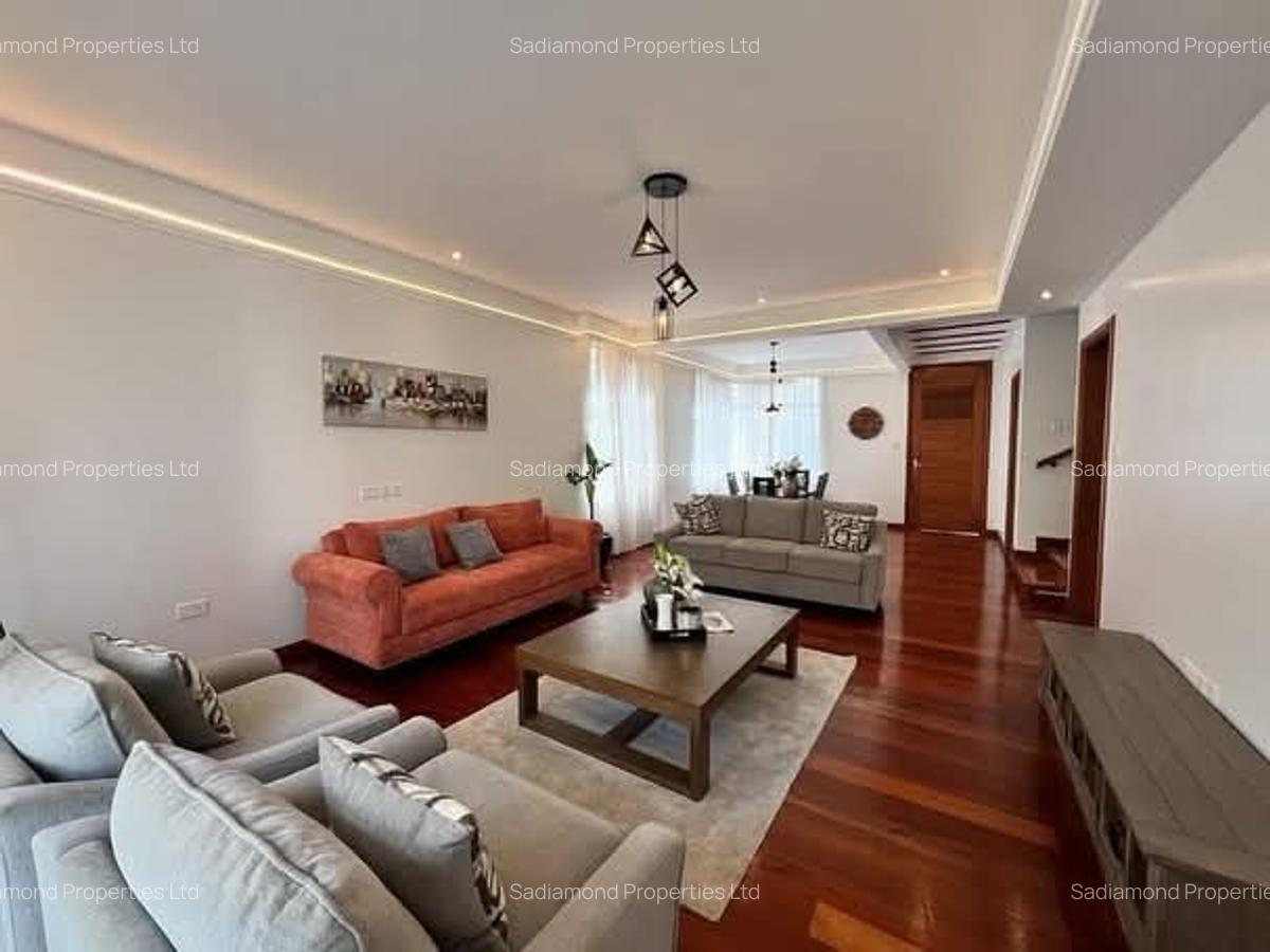 4 Bed Townhouse with En Suite in Membley - 2