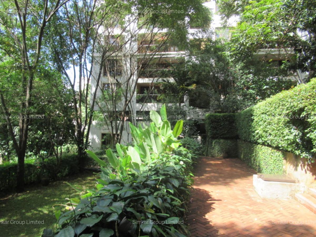 4 Bed Apartment with En Suite at Riverside Drive - 3