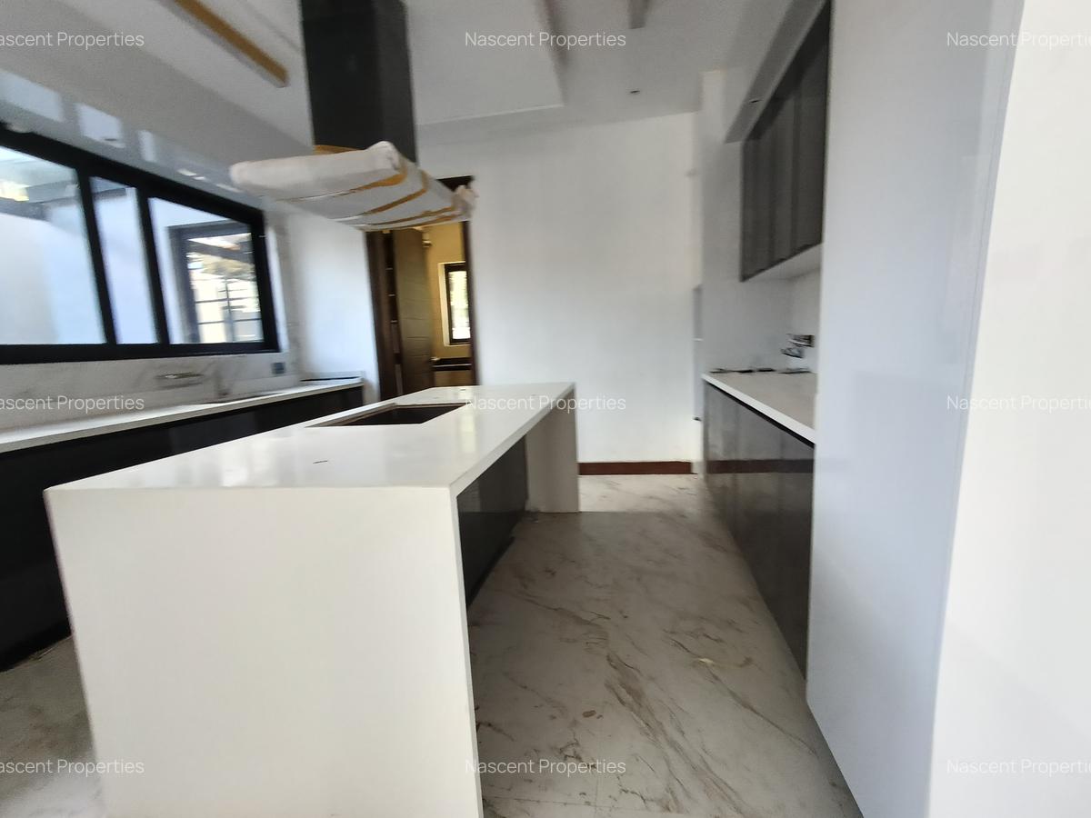 5 Bed House with En Suite in Nyari - 5