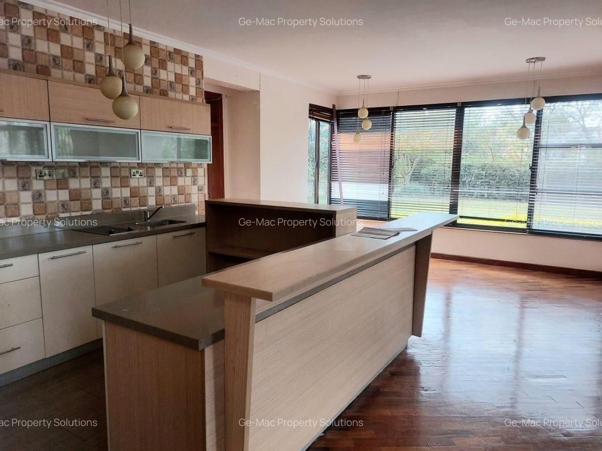 4 Bed House with En Suite in Garden Estate - 5