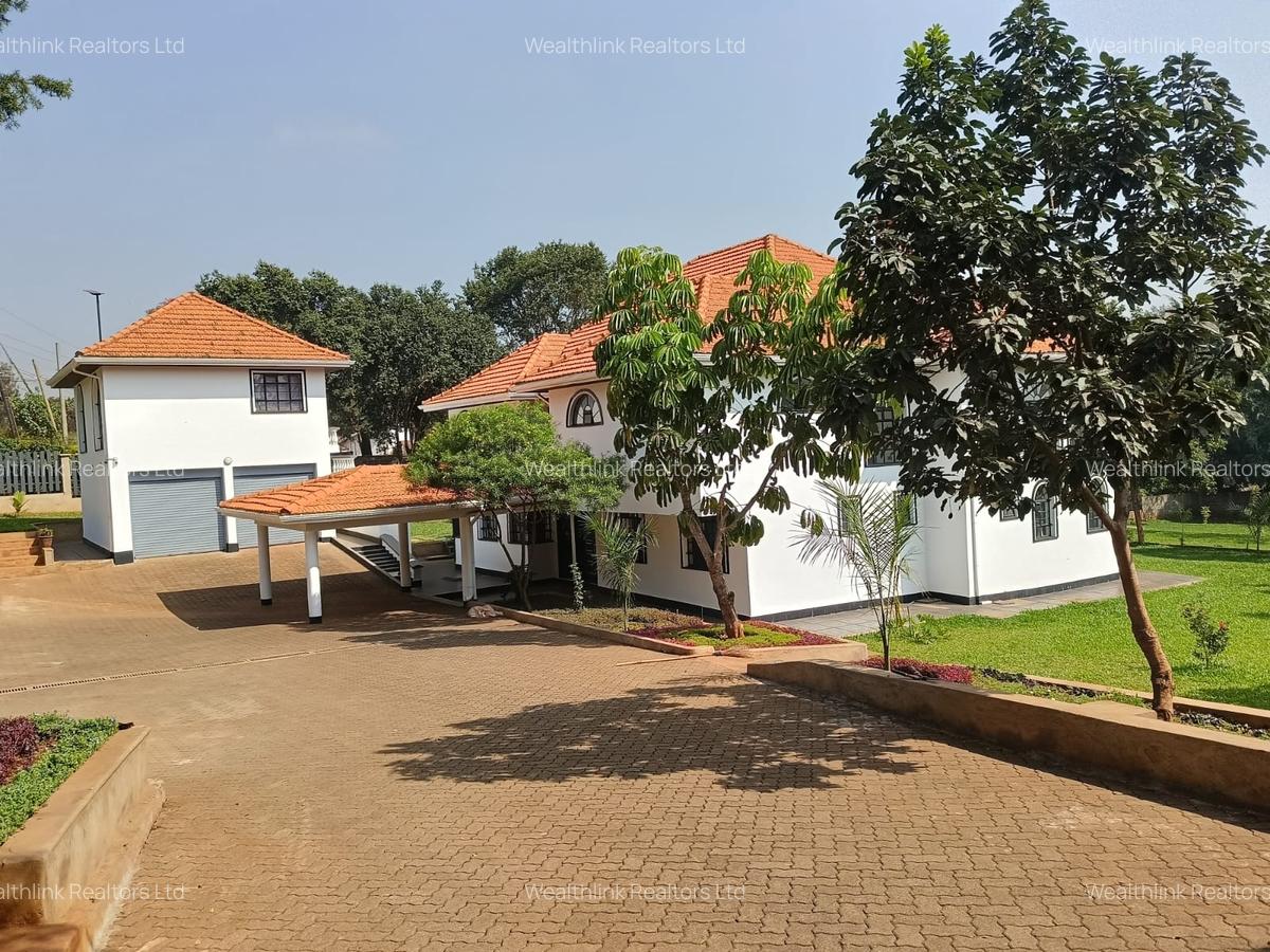 5 Bed House with En Suite at Ridgeways - 5